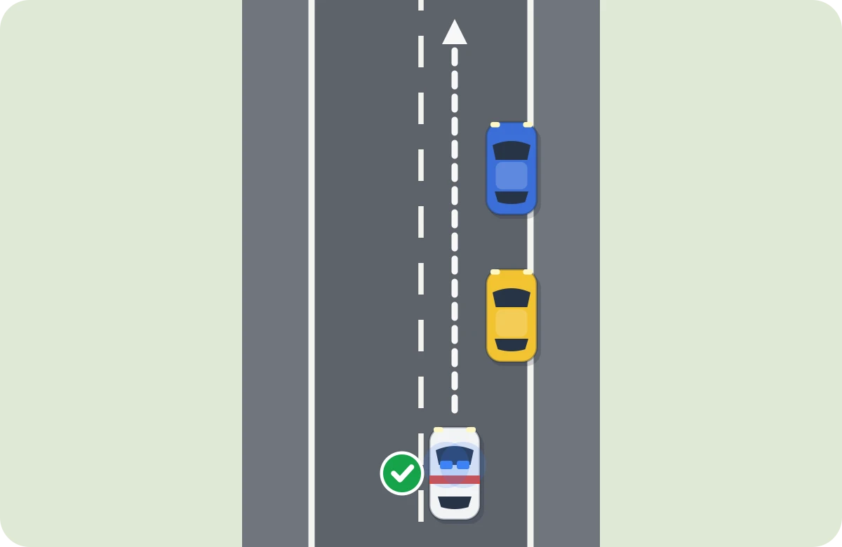 Una ambulancia con luces y sirena se acerca por detrás: los coches se apartan a la derecha y, si hace falta, se detienen para dejarle paso.